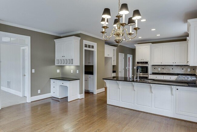 Building Photo - 2885 Towne Village Dr NW
