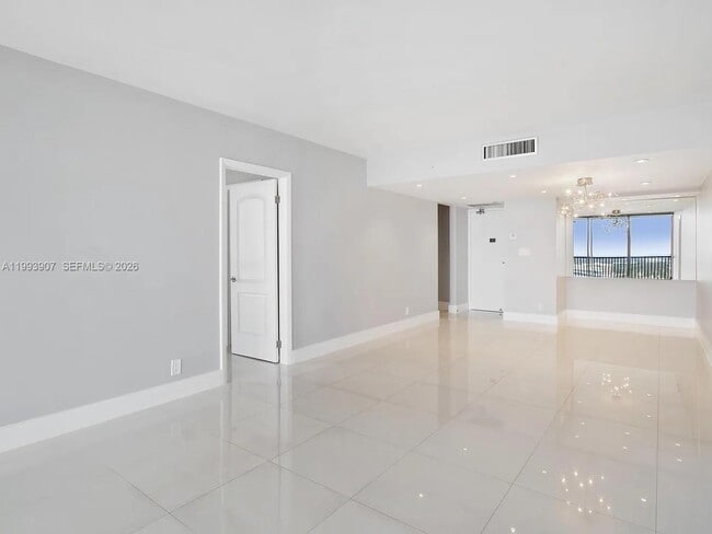 Building Photo - 20301 W Country Club Dr