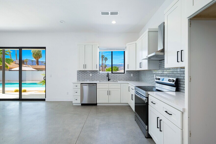 Building Photo - 74360 Goleta Ave