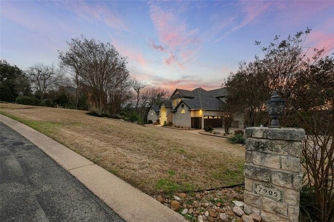 Building Photo - 7905 Brightman Ln