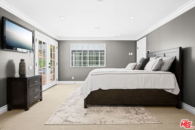Building Photo - 2563 Hutton Dr