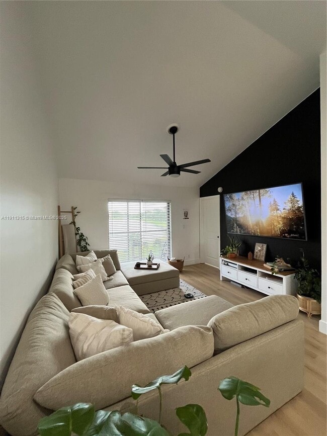 Building Photo - 10011 Winding Lake Rd