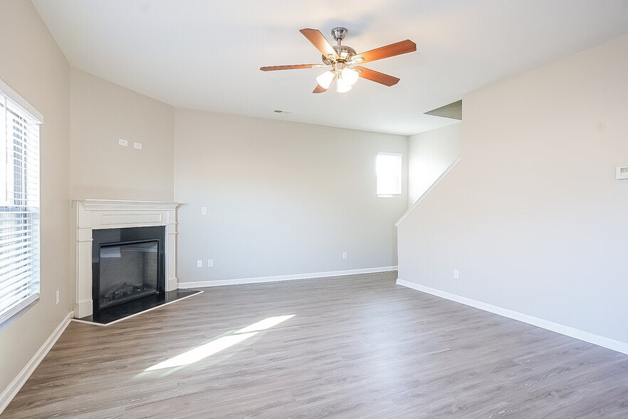 Building Photo - 8581 Braylen Manor Dr