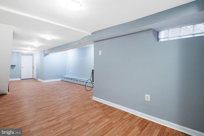 Building Photo - 447 N Wilton St