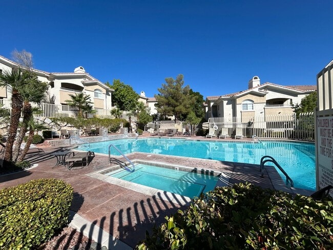 Building Photo - Cozy 2 Bedroom 2 Bathroom Summerlin Condo!