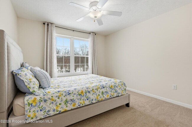 Building Photo - 124 Falcon Ln