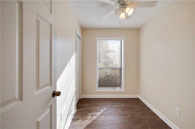 Building Photo - 210 Wynnes Ridge Cir SE