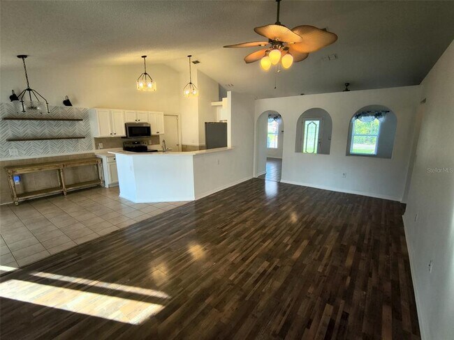 Building Photo - 177 Ryberry Dr