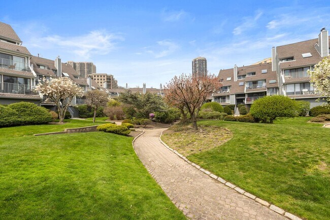 Building Photo - 11A Riverview Cir