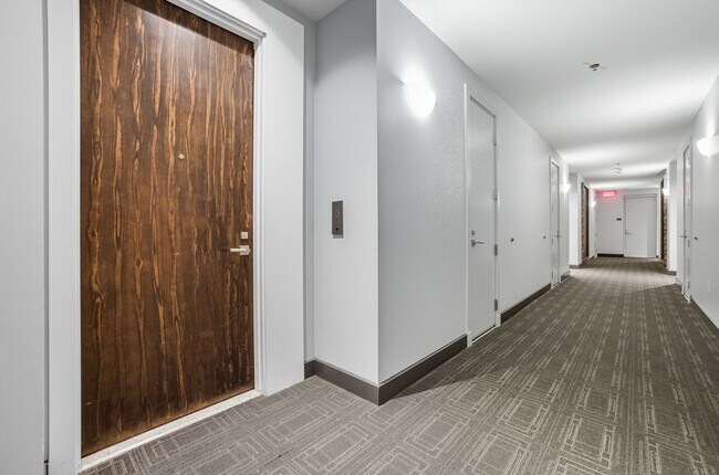 Building Photo - 6th Floor 2-Bedroom Condo with Stunning Las Vegas Strip Views