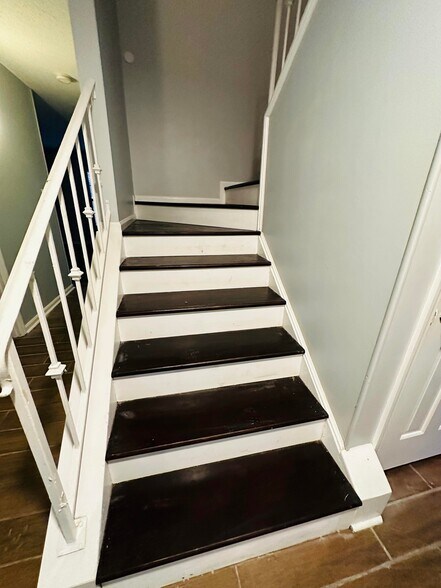 Wooden Stairs - 3637 Haughton Ln