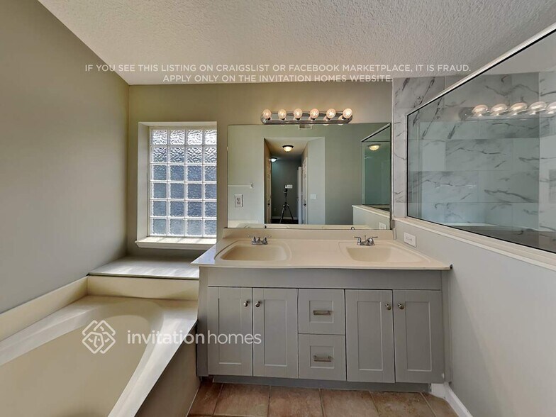 Building Photo - 1905 Tuscan Oaks Ct