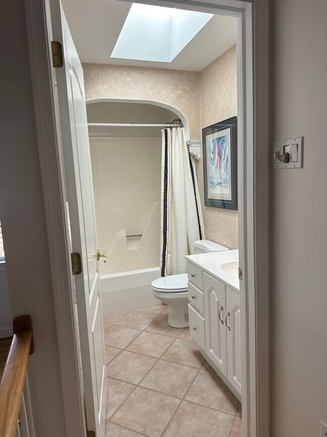 Building Photo - Beautiful Annapolis Home