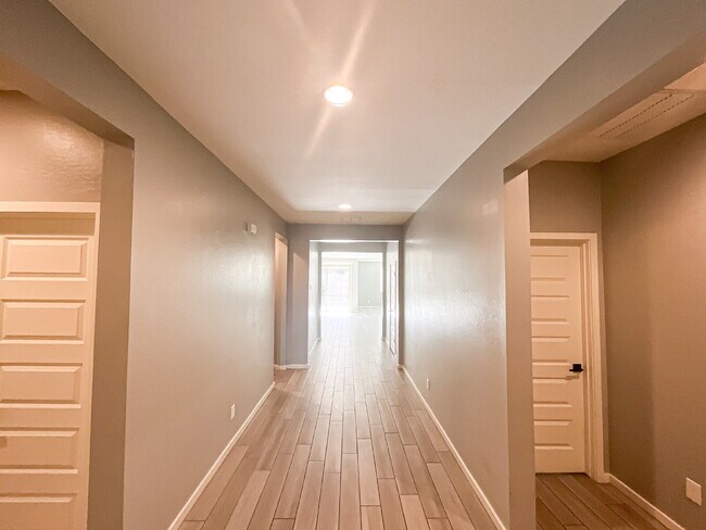 Building Photo - 36413 N Tahanta Trail