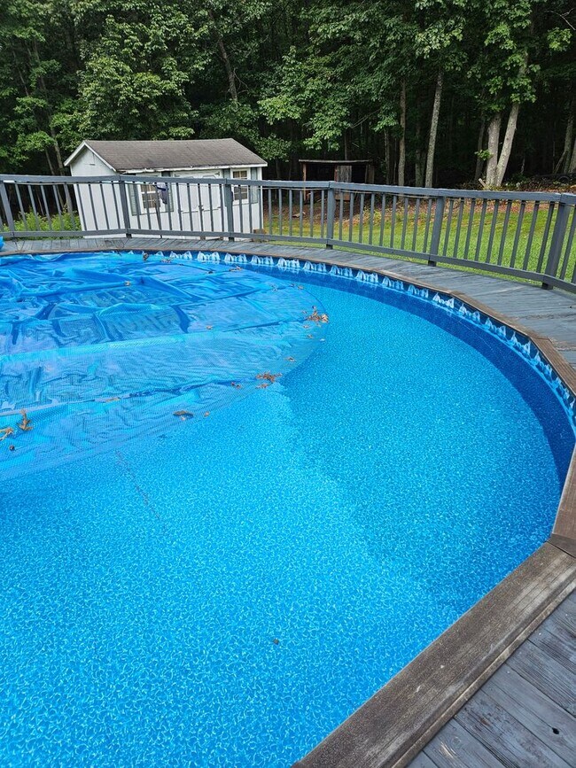 Building Photo - Charming 2 Bed/2.5 Bath - Approx 1 Acre of...