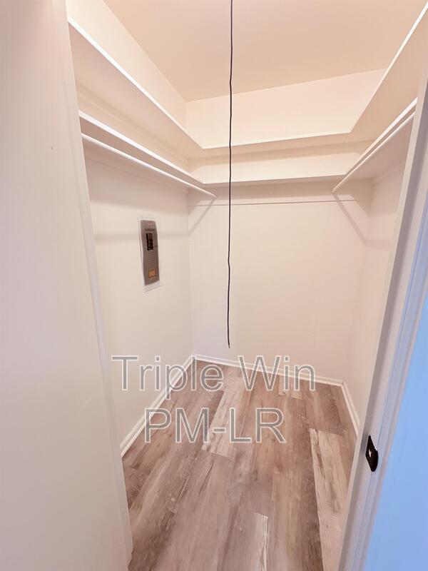 Building Photo - 76 S Meadowcliff Dr