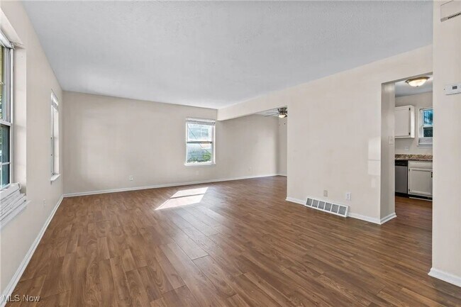 Building Photo - 3 BD/ 1.5BA Home for Rent- Cleveland- FIRST MONTH RENT 1/2 OFF!