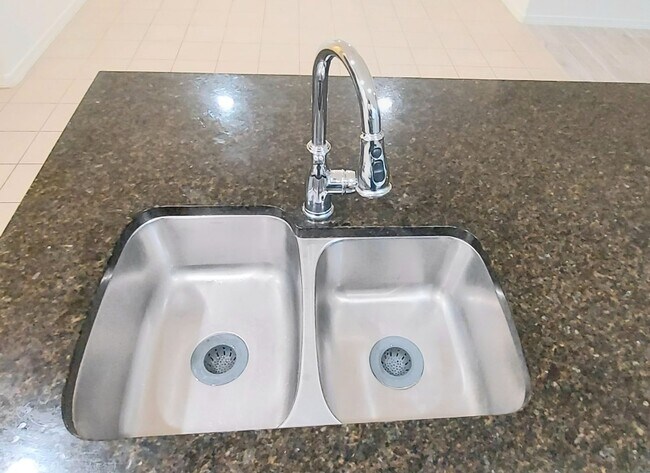 Building Photo - "COMING SOON" Lovely 3 Bedroom Home in Gre...