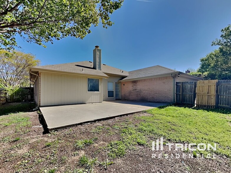 Building Photo - 736 Deloach Dr
