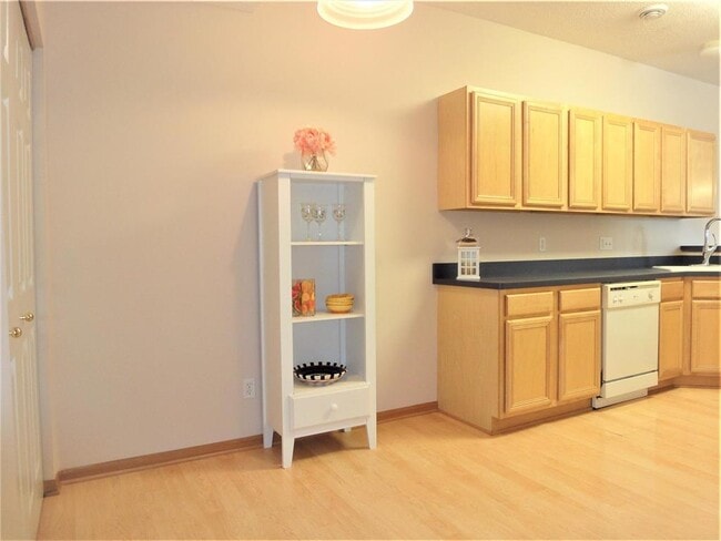 Building Photo - 9204 Holly Ln N