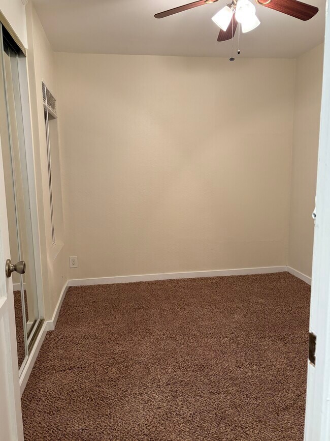 Building Photo - 1706 Scott Rd