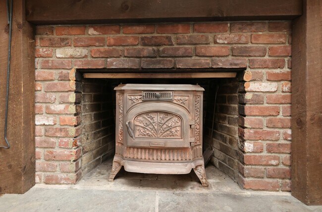 Building Photo - 380 Newtown Turnpike