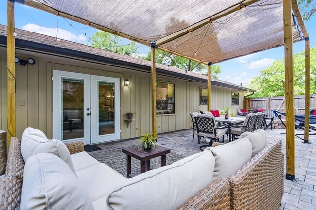 Building Photo - 889 Torchwood Dr