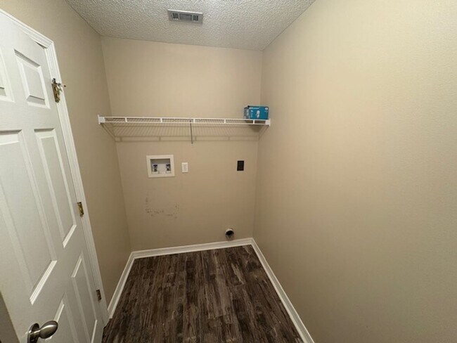 Building Photo - Indian Woods Home with a Cozy Fireplace & Stainless Steel Appliances!