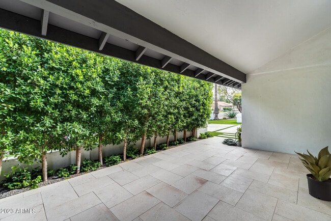 Building Photo - 8618 N Timberlane Dr