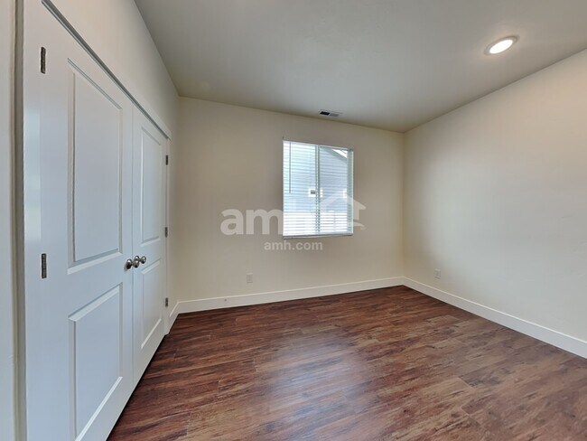 Building Photo - 9358 W Clancy St
