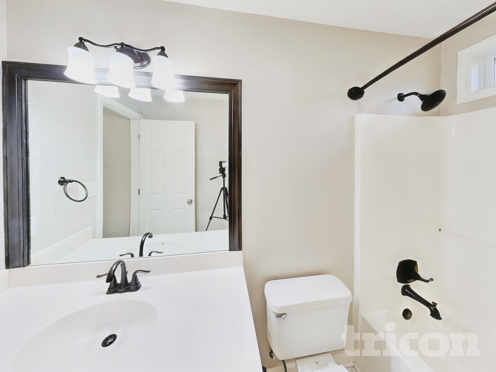 Building Photo - 146 Abbey Rd