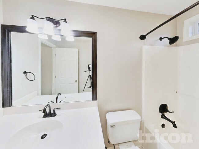 Building Photo - 146 Abbey Rd