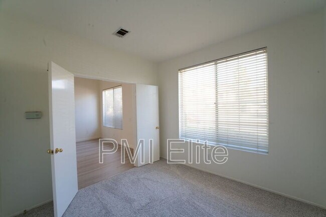 Building Photo - 27879 Skycrest Cir Dr