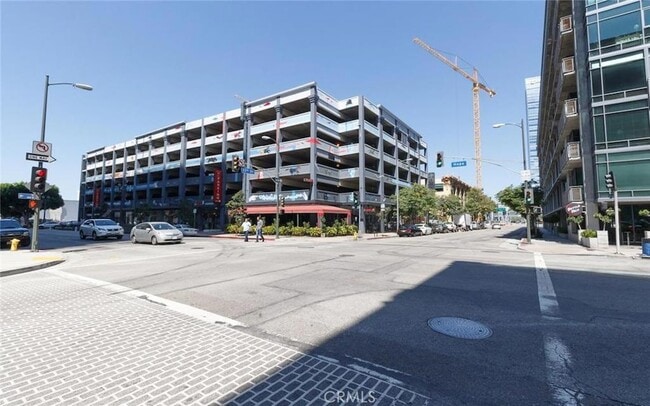 Building Photo - 1100 S Hope St