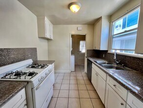 Building Photo - Cozy 1 & 2 bedroom in Beverlywood