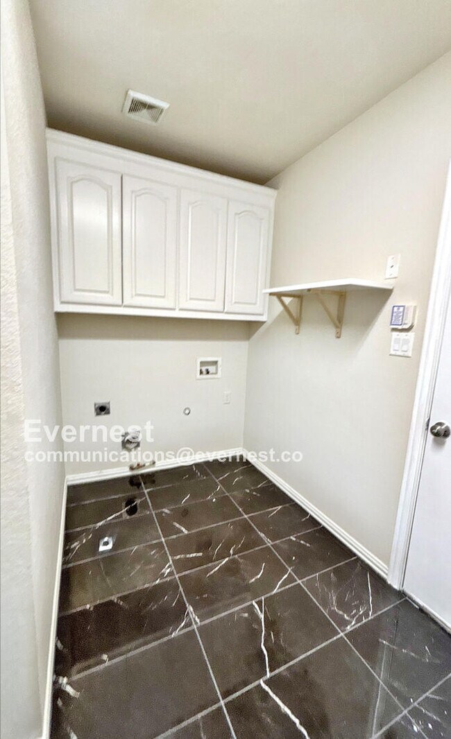 Building Photo - 4633 San Marcos Way
