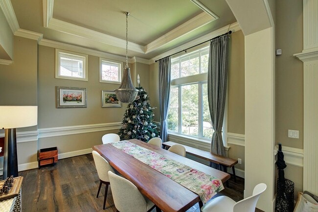 Building Photo - 5Bd/4.5Ba Sammamish Home