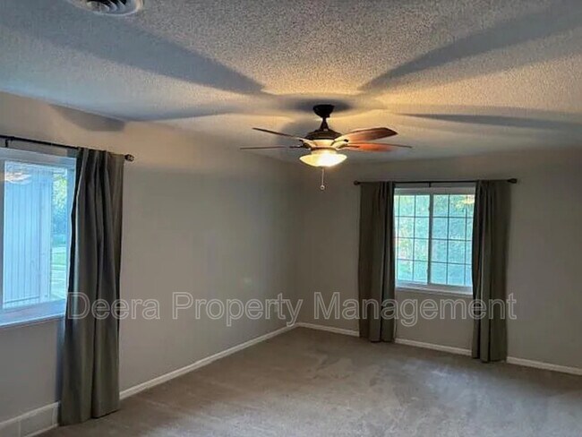 Building Photo - 9616 Hadley Dr