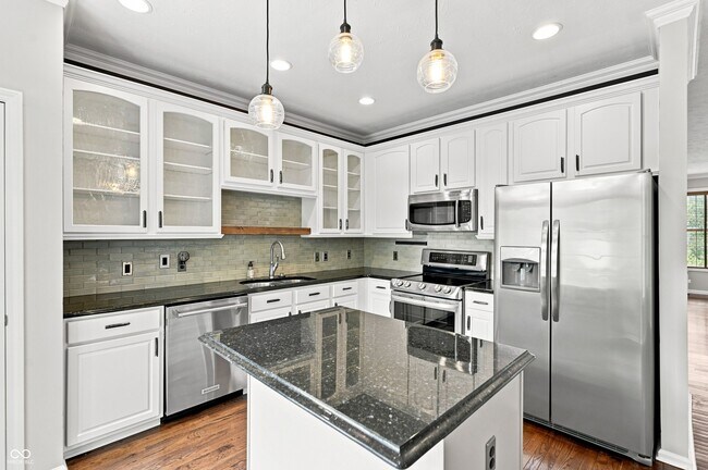 Building Photo - 353 Autumn Dr