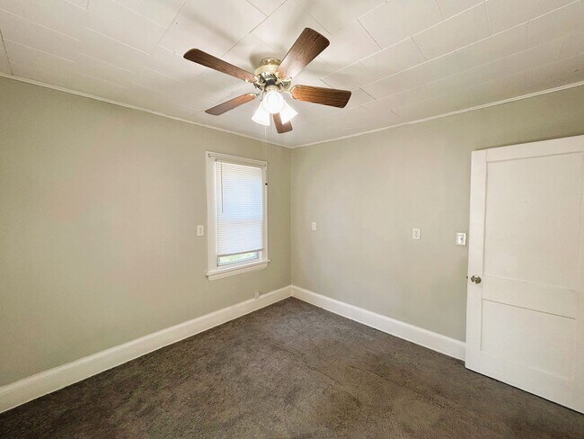 Building Photo - Bright & Spacious 3-Bed Home in Euclid