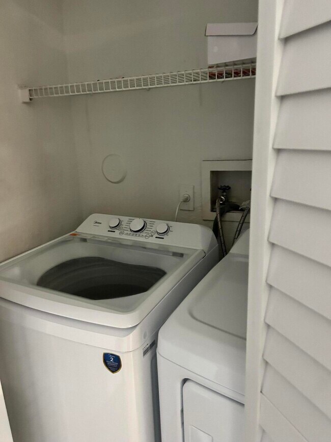 Building Photo - 1581 Windorah Way