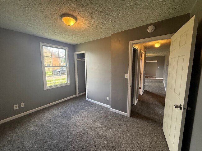 Building Photo - 638 Clifford Ave