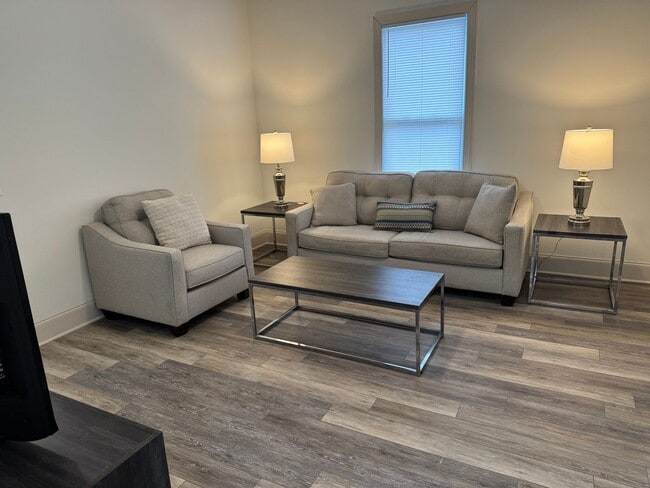 Building Photo - Fully Renovated Home just minutes from Downtown Rock Hill