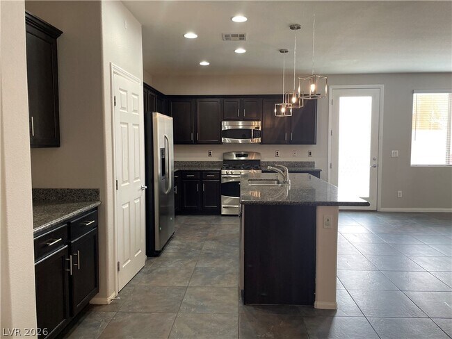 Building Photo - 5530 Spiceberry Dr