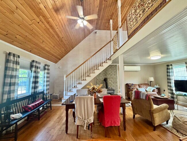 Building Photo - 353 Forest Rd