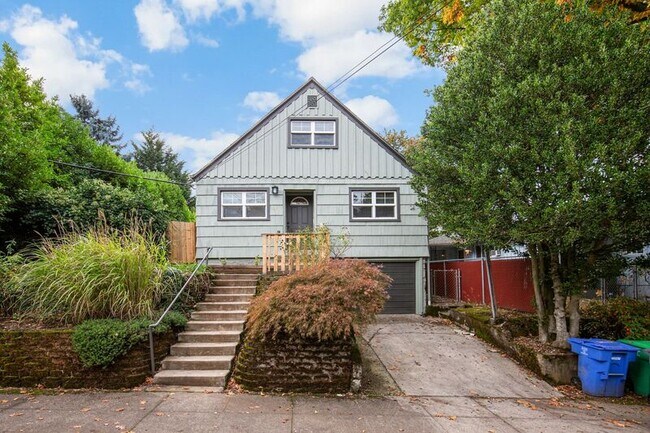 Building Photo - 3215 SE 53rd Ave