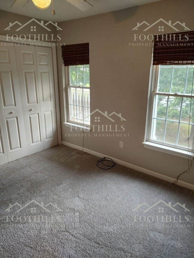 Building Photo - 3-Bedroom Home with Scenic Views in Pendle...