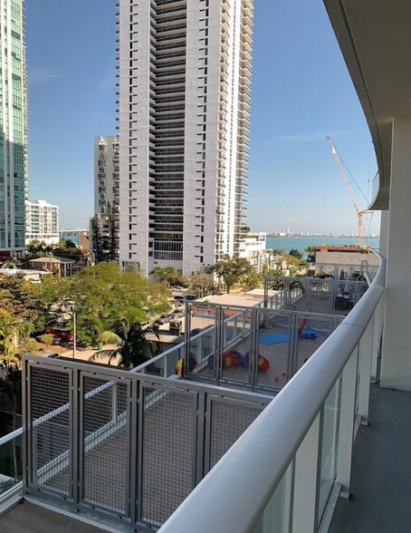 Building Photo - 321 NE 26th St