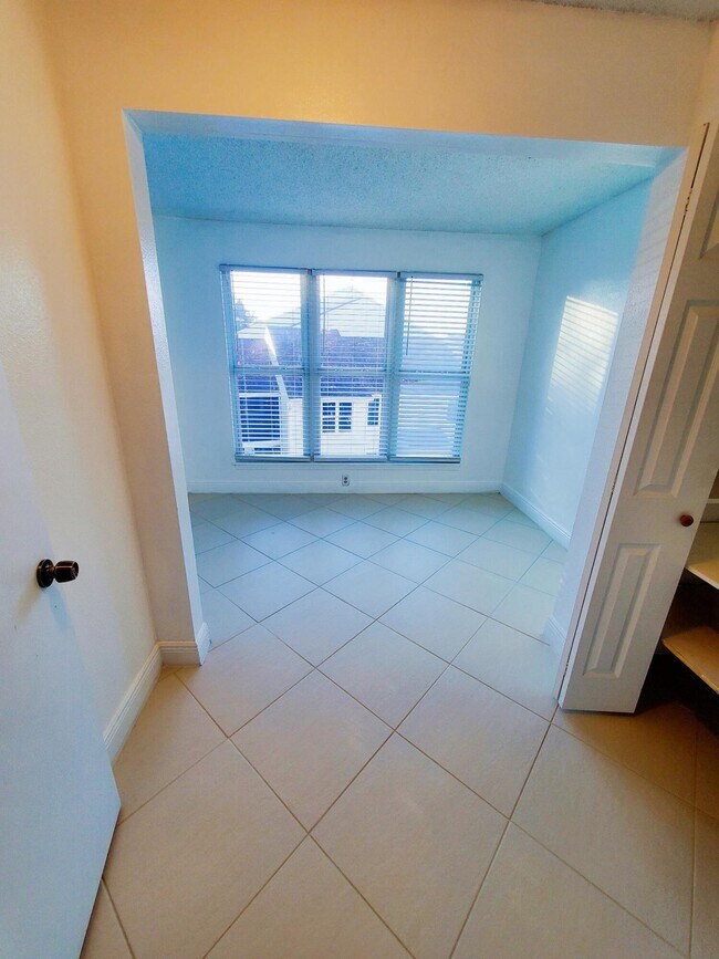 Building Photo - 2319 N Congress Ave