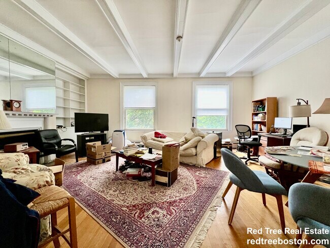 Primary Photo - 1712 Beacon St